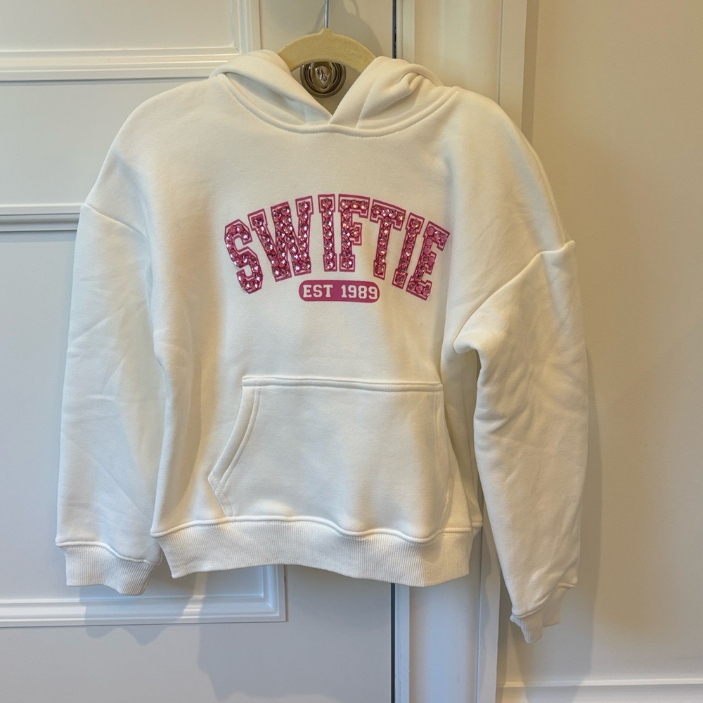 Lola + The Boys White Hoodie with Taylor Swift  'Swiftie' 8 girls NWT - Picture 3 of 12